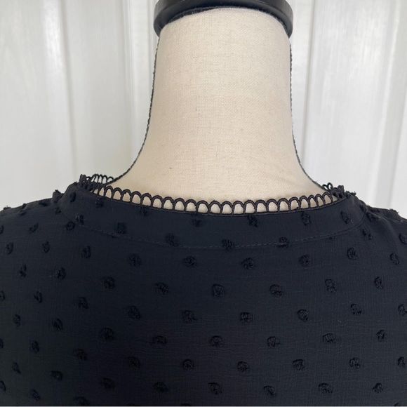 Cece NWT Medium Black Poka Dot Texture Layered Ruffled V-Neck Blouse Button Cuff - Picture 8 of 13